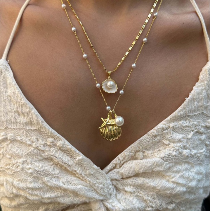Arany Többrétegű Kagylós Nyaklánc Nőknek – Boho Stílusú Choker Gyöngyökkel és Kagyló Medállal