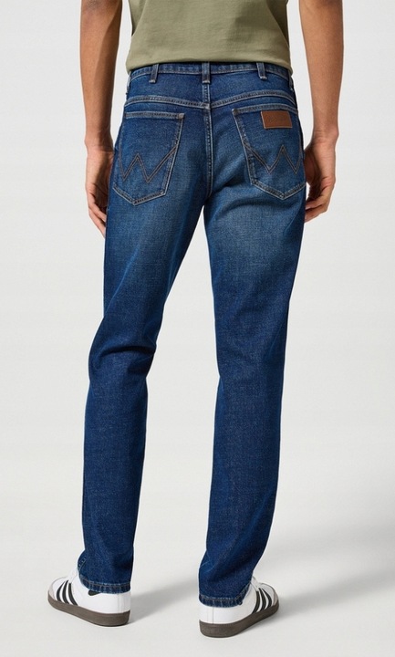 Blugi barbati Wrangler River, conici, albastru inchis, bumbac elastan, colectia We Care