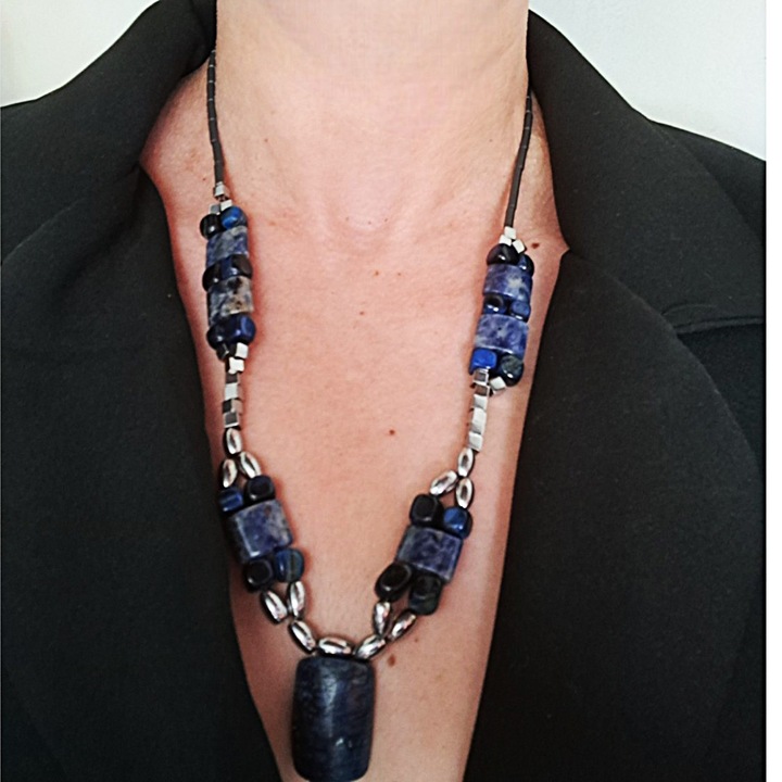 Colier pietre semipretioase lapis lazoului, agat si hematit, creatie proprie, handmade. Lungime 57 cm + 3 cm zona centrala verticala perpendiculara pe colier