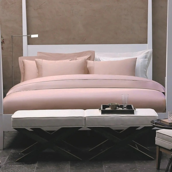 Set lenjerie de pat matrimonial premium Valeron, Luna, 7 piese, 200x220 cm, material 100% bumbac egiptean, densitate 310 TC, imprimeu uni, roz pastel