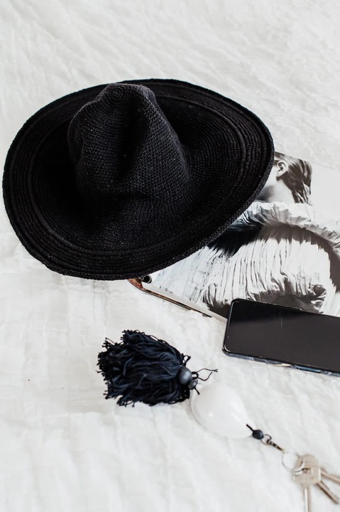 Palarie de vara, ecru sau neagra, marime universala, crosetata manual