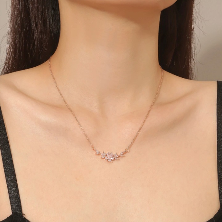 Colier cu pandantiv, TREXORA, design floral in forma de inima, zirconiu, auriu, pentru femei