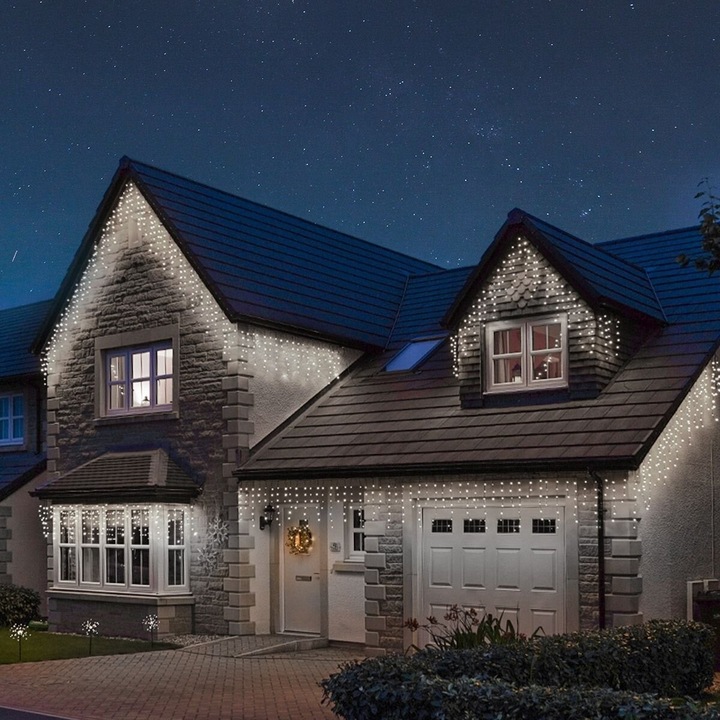 Instalatie Craciun, 80 m, 1920 Led-uri, Franjuri, Alb rece, Flash, Alimentator, Interconectabila, Prelungitor 6.5 m inclus, Fir Transparent Cauciucat, 220v, By Fitilomania