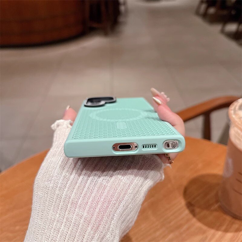Husa pentru cu racire Samsung Galaxy S25 Ultra, retea de racire in forma de fagure, cu Inel Ajustabil in Dreptul Camerei, MagSafe magnetic, Verde menta