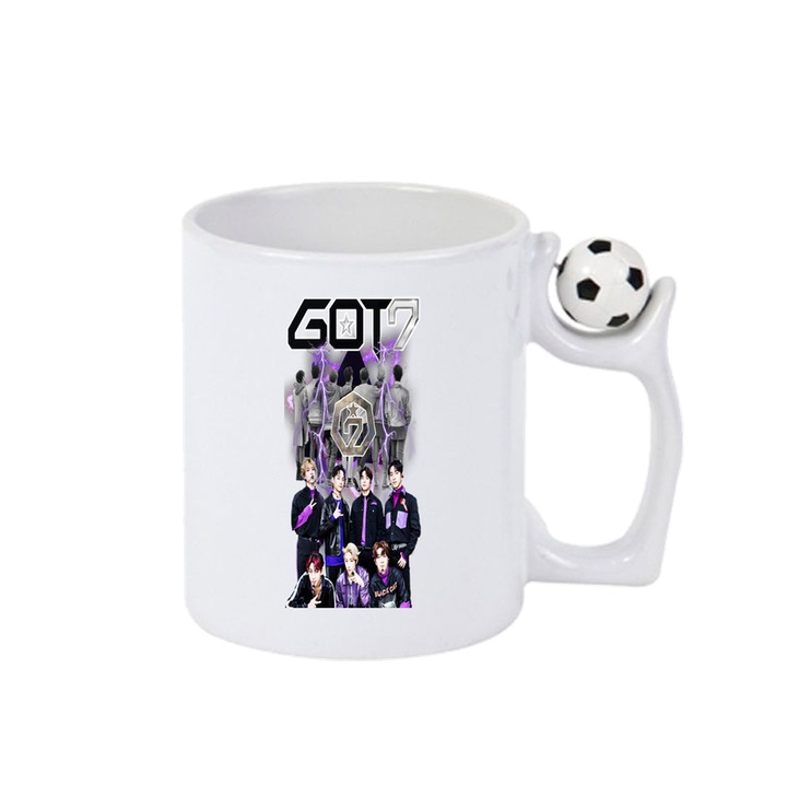 Cana cu formatia/trupa GOT7, Cri-Flo, Ceramica, 330ml, Minge rotativa antistres, Maner si interior Alb-Negru