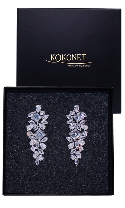 CERCEI decorati cu zirconii argintii efect spectaculos swarovski in cutie Nunta, Cercei lungi de seara argintii cu zirconii TOP cristale stralucitoare