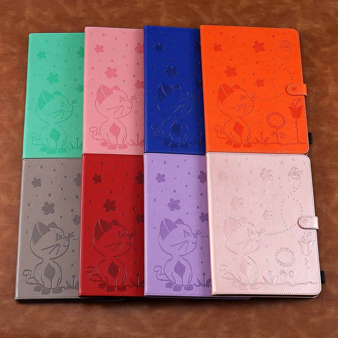 Husa tableta pentru Amazon Kindle Paperwhite 4 (2018) / 3 / 2 / 1, model Cat Bee Relief, protectie impotriva socurilor, tip carte orizontal, piele cu sloturi pentru carduri si portofel, pentru creion si functie de somn / trezire (verde)