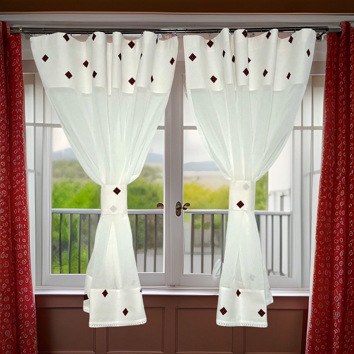 Комплект готови завеси Raly, 2 традиционни завеси, 145 x 150 см, бяло с червено