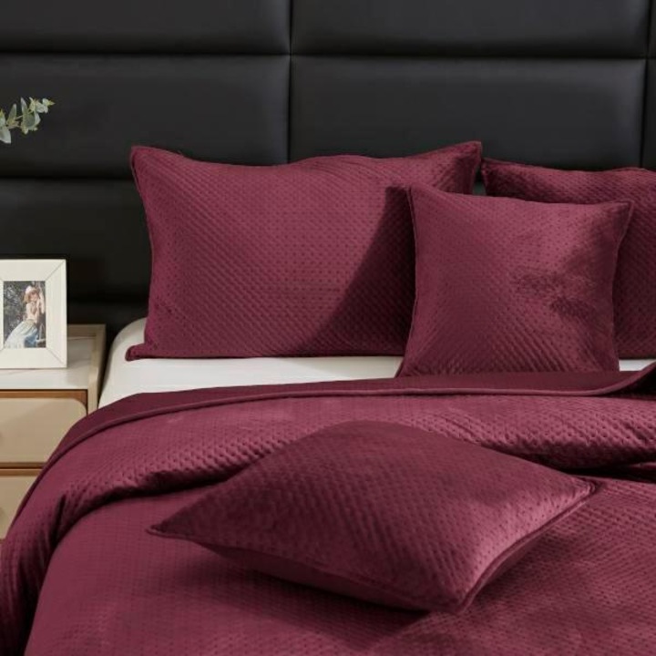 Cuvertura bordeaux 240x220 Spod Igly i Nitki, din poliester, cu design geometric, pentru pat si canapea
