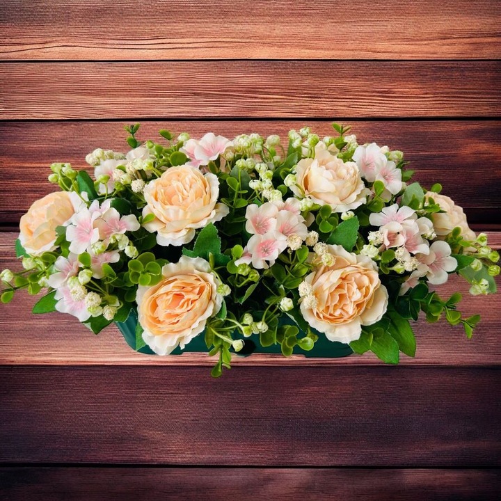 Jardiniera ingusta cu flori artificiale, Dady, bujori crem somon, hortensii si verdeata decorativa artificiala, 34x22x20 cm