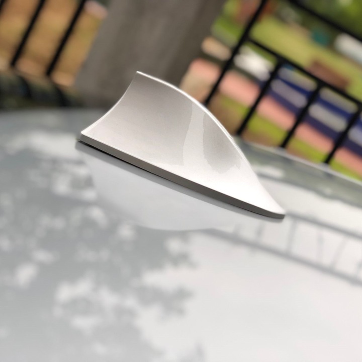 Antena auto activa AM - FM tip SHARK TAIL culoare SILVER