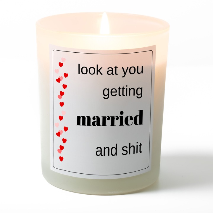 Ароматна свещ от соев восък, Joystos, забавно послание за булката „Look at you gettin married“, 140 г, Забавен подарък за приятелка, сестра, колежка, годеница