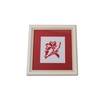 Suvenir traditional - Trandafir rosu, rama cu picior pentru birou Suvenir traditional - Trandafir rosu, rama cu picior pentru birou