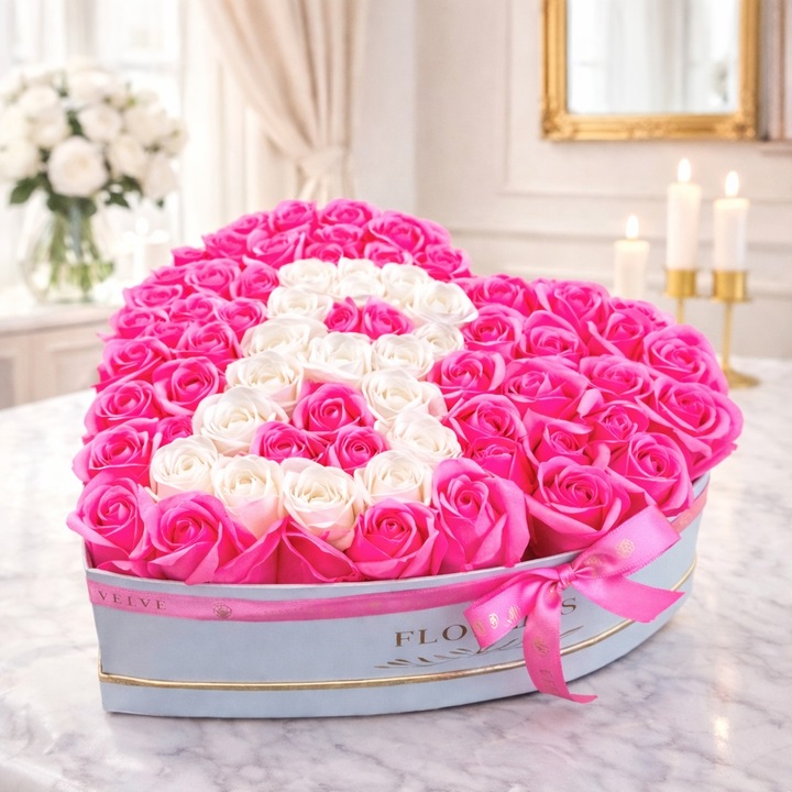 Aranjament floral personalizat cu litera B, in cutie inima, cu 49 trandafiri de sapun, Fucsia-Alb, Velve