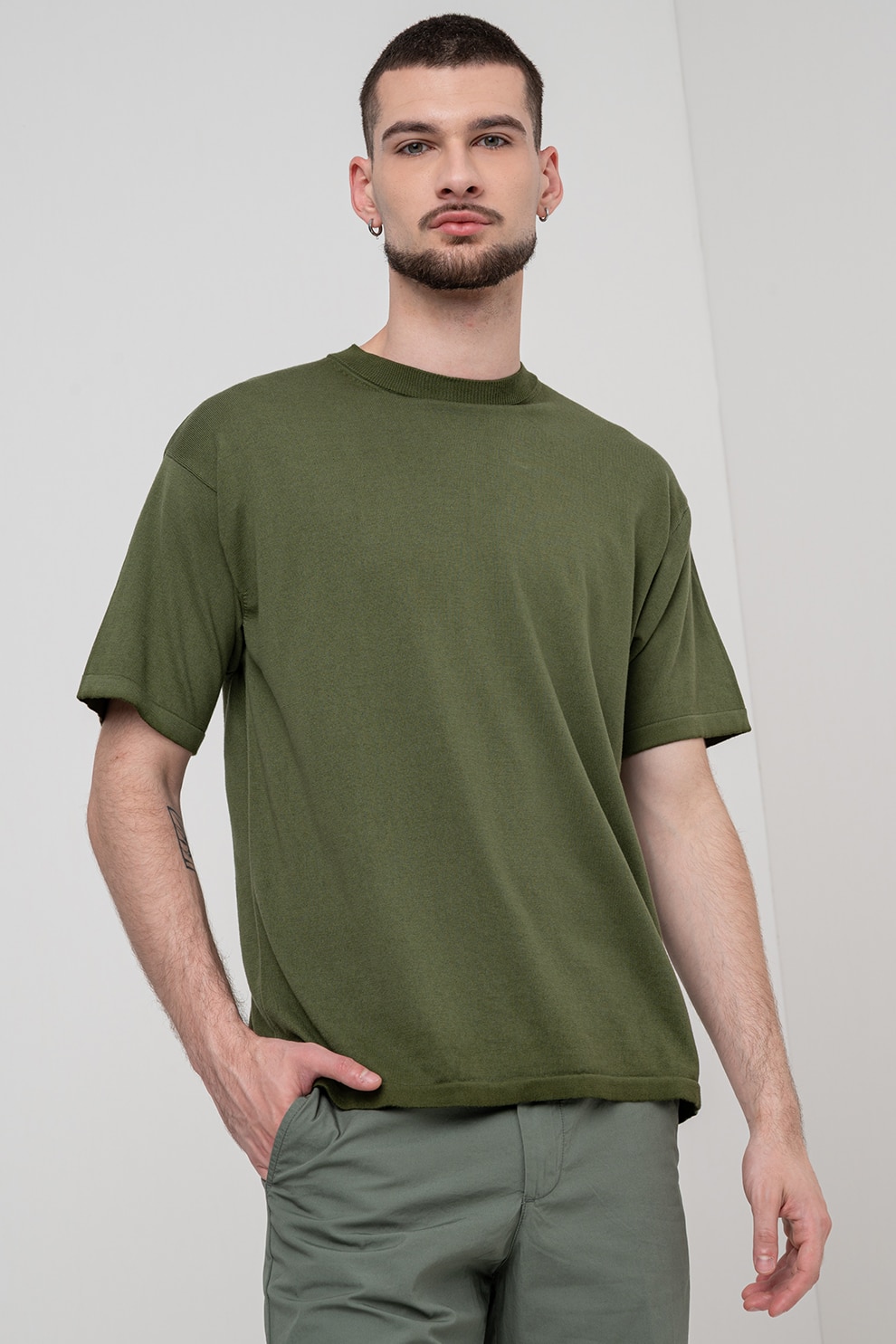 United Colors of Benetton, Tricou regular fit cu decolteu la baza gatului, verde militar inchis, M