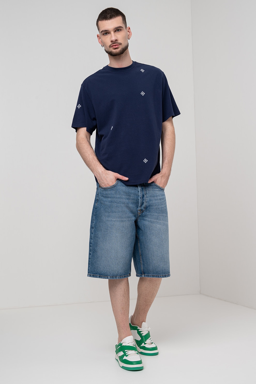 United Colors of Benetton, Tricou cu decolteu la baza gatului si imprimeu, Alb, Albastru inchis, M