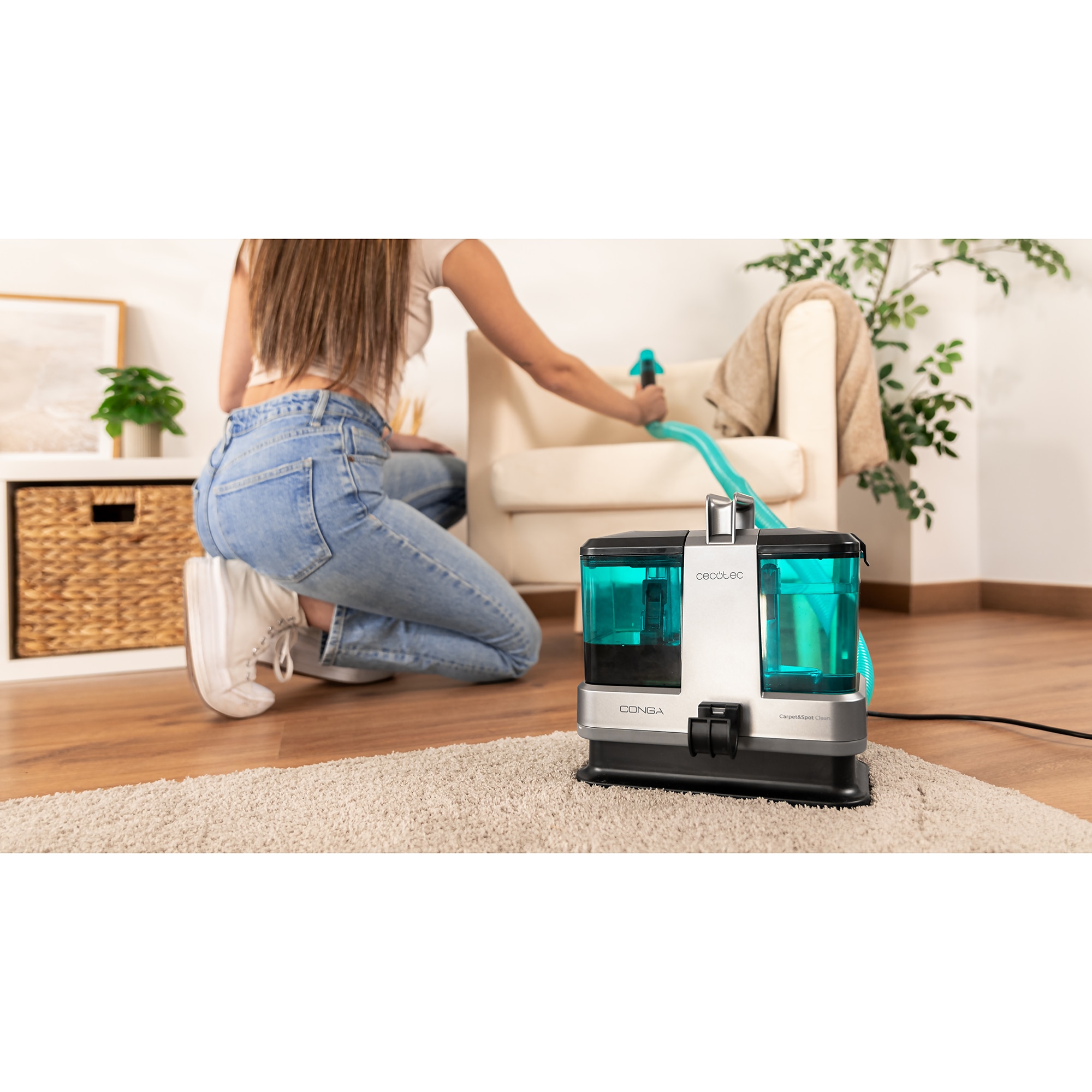 Aspirator cu spalare Cecotec Conga 2000 Carpet&Spot Clean Compact injectie-Extractie A01_EU01_100073, 330 W, rezervor de apa curata de 800 ml, rezervor de apa murdara de 500 ml, negru/gri