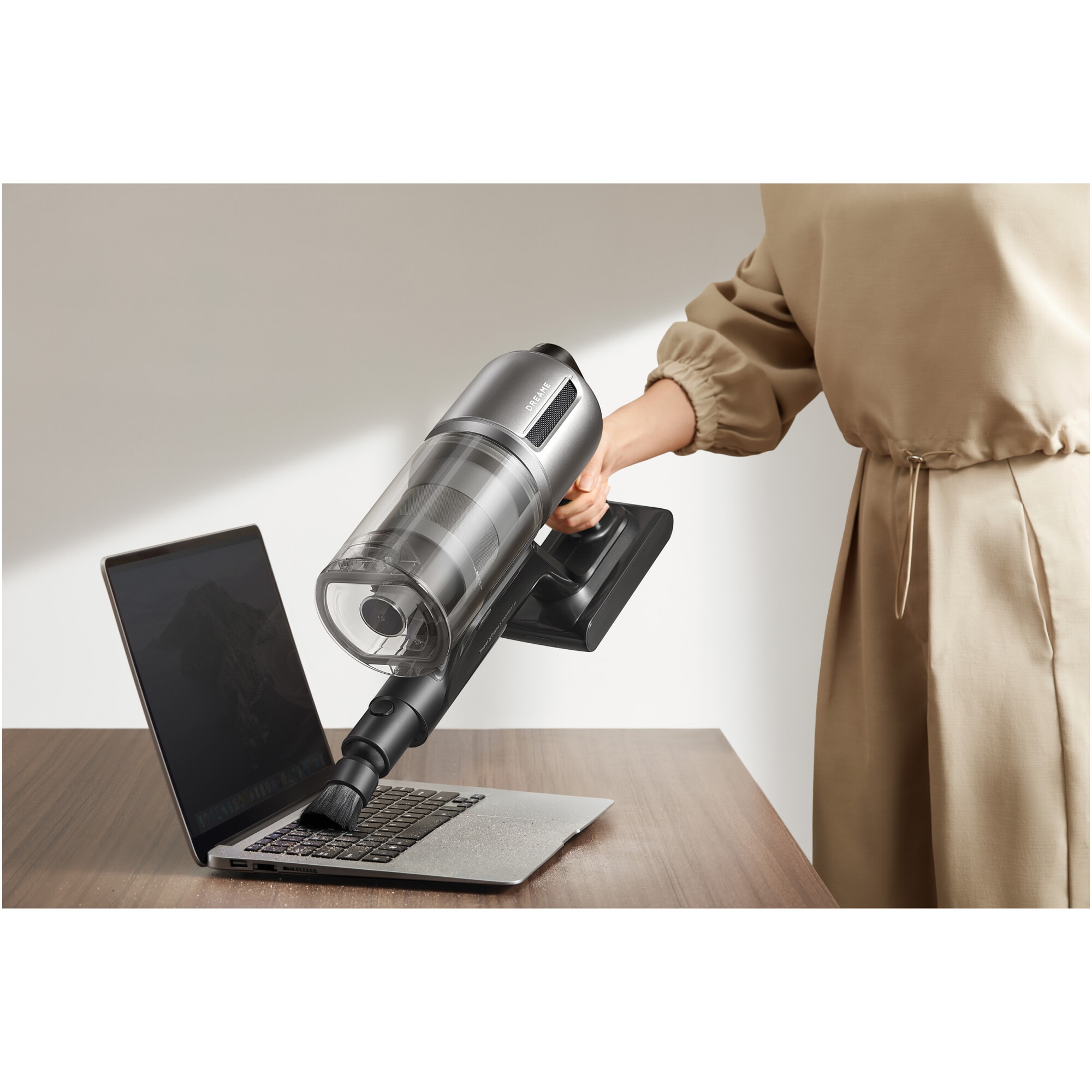 Aspirator vertical Dreame Z30 AquaCycle VZV77B, 28000Pa, 310AW, HEPA H14 99,99%, autonomie 90 min, baterie 3200mAh, rezervor 0,6L, perie umeda motorizat, perii CelesTect™ cu iluminare, perie anti-incurcare, LCD, negru-gri