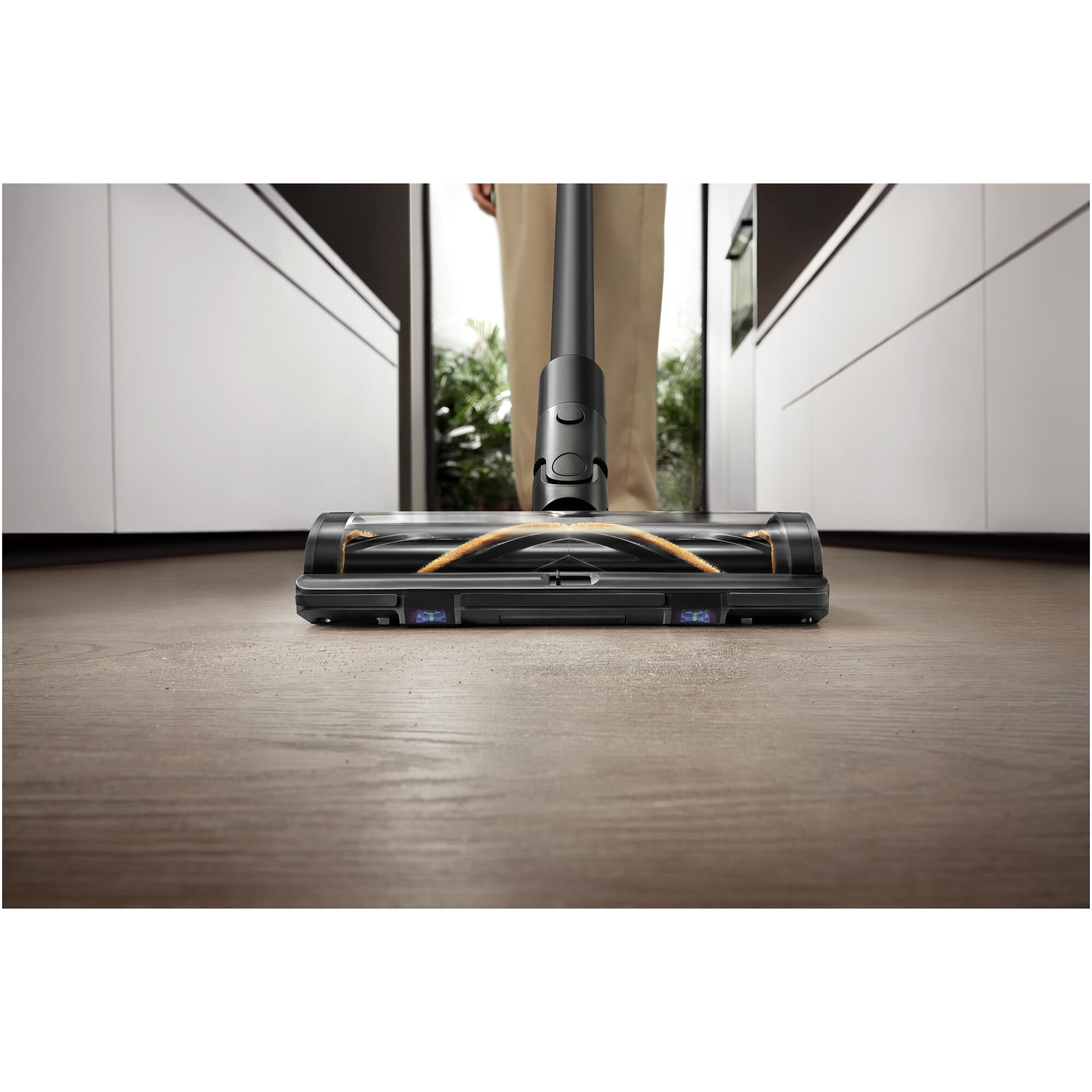 Aspirator vertical Dreame Z30 AquaCycle VZV77B, 28000Pa, 310AW, HEPA H14 99,99%, autonomie 90 min, baterie 3200mAh, rezervor 0,6L, perie umeda motorizat, perii CelesTect™ cu iluminare, perie anti-incurcare, LCD, negru-gri