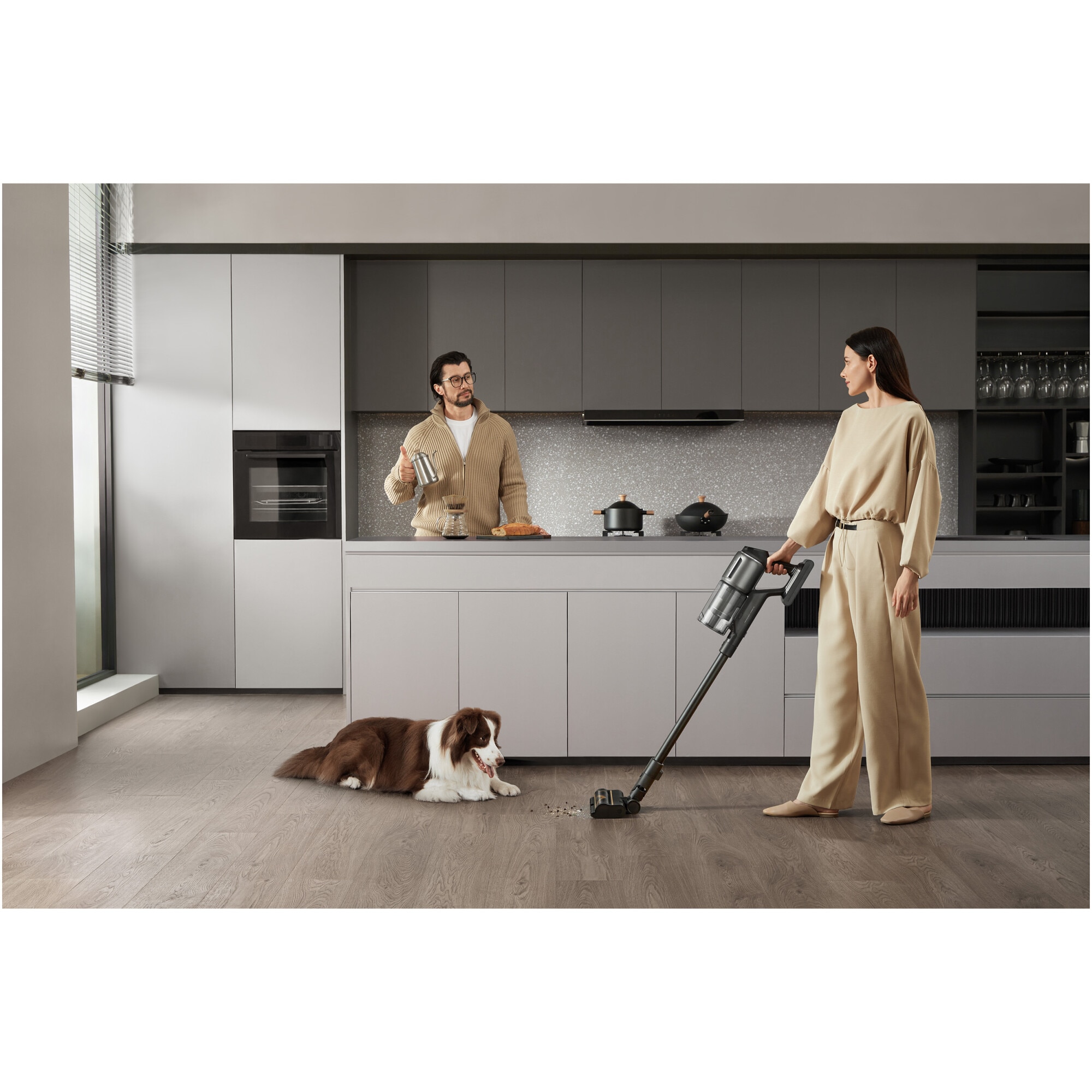 Aspirator vertical Dreame Z30 AquaCycle VZV77B, 28000Pa, 310AW, HEPA H14 99,99%, autonomie 90 min, baterie 3200mAh, rezervor 0,6L, perie umeda motorizat, perii CelesTect™ cu iluminare, perie anti-incurcare, LCD, negru-gri