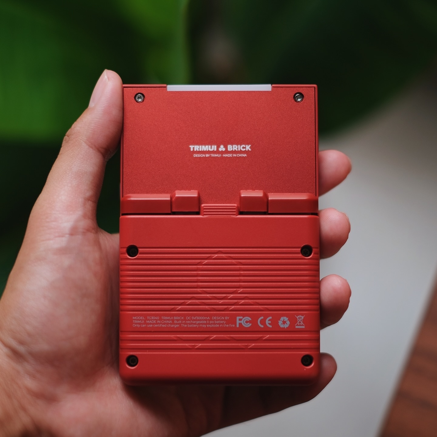 Consola retro TRIMUI Brick 64GB cu jocuri, quad core Cortex-A53 2.0GHz, 1GB RAM, IPS LCD 3.2" 1024x768 4:3, acumulator 3000 mAh, WiFi, Bluetooth, rosu, portabila