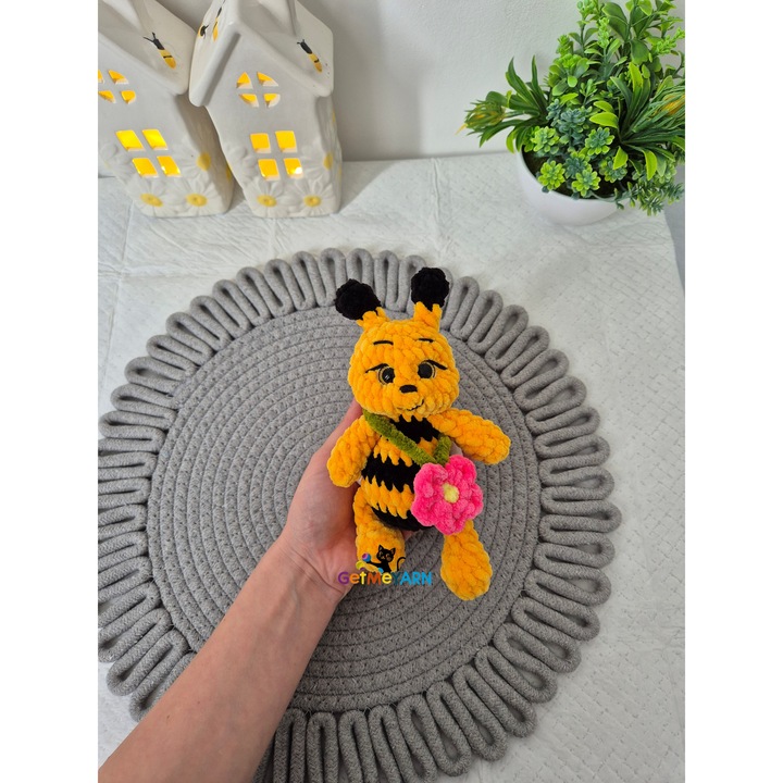 Bella, micuta albinuta crosetata – jucarie moale si dragalasa, 18 cm