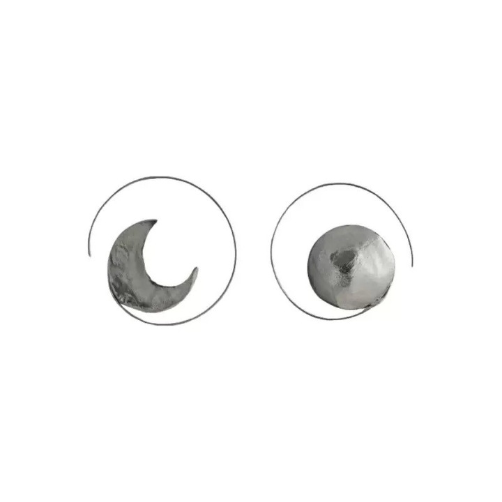 Cercei asimetrici dama, model soare si luna, cupru placat, argintiu