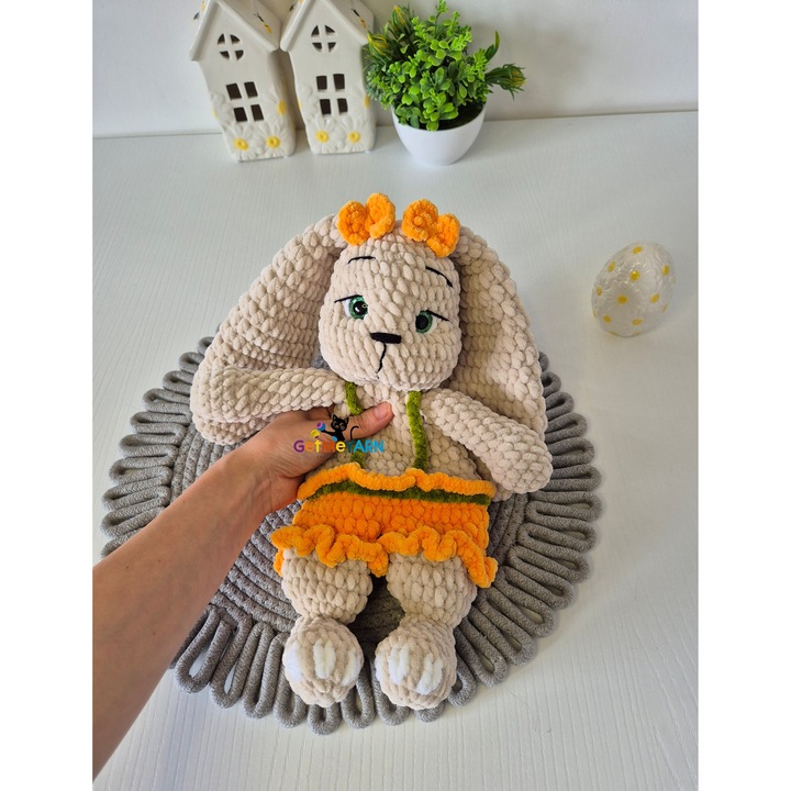 Iepuras de atasament fetita – jucarie crosetata handmade, 32 cm