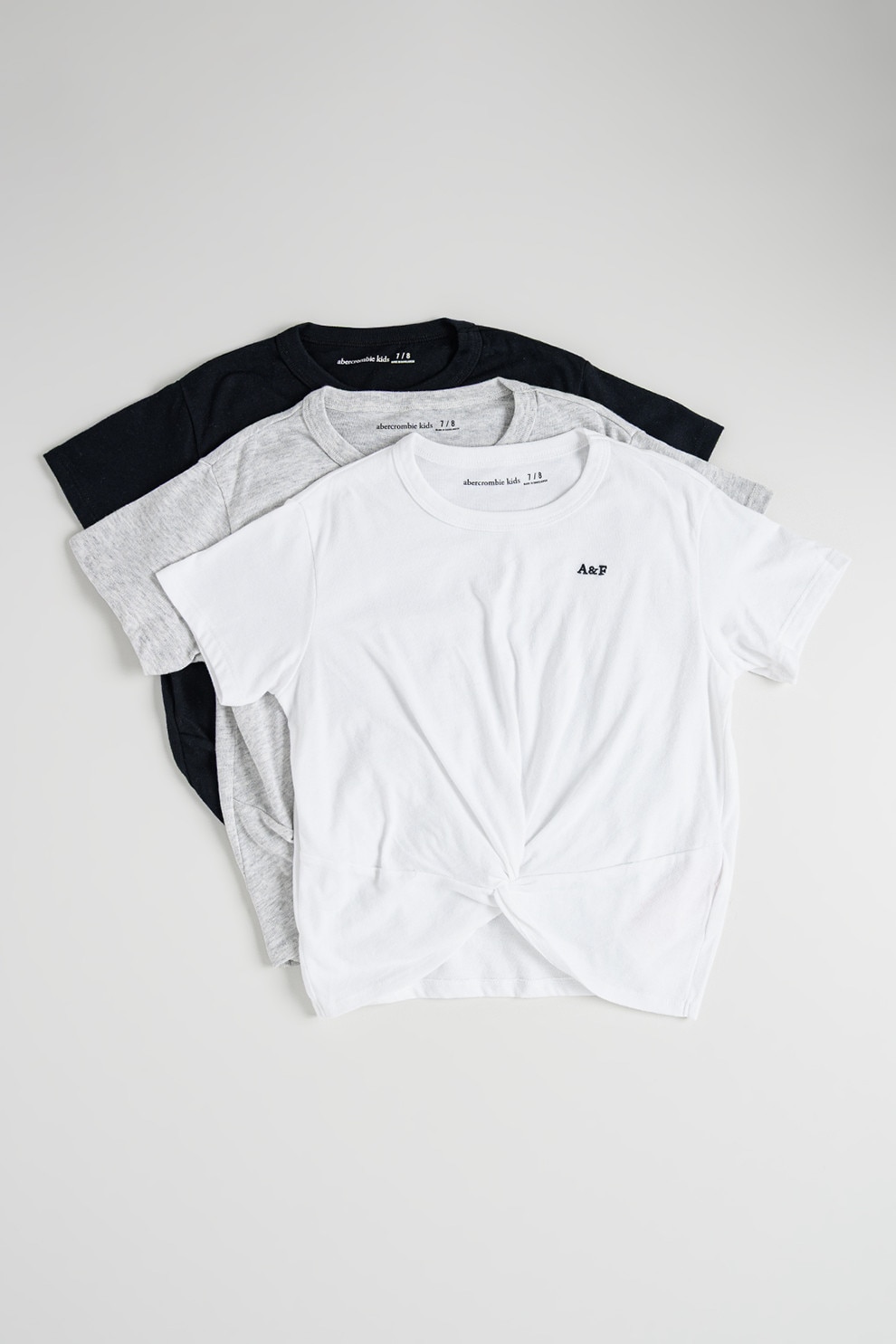 Abercrombie & Fitch, Set de tricouri uni cu detaliu innodat - 3 piese, Alb, Negru, Gri deschis melange, 142-150 CM