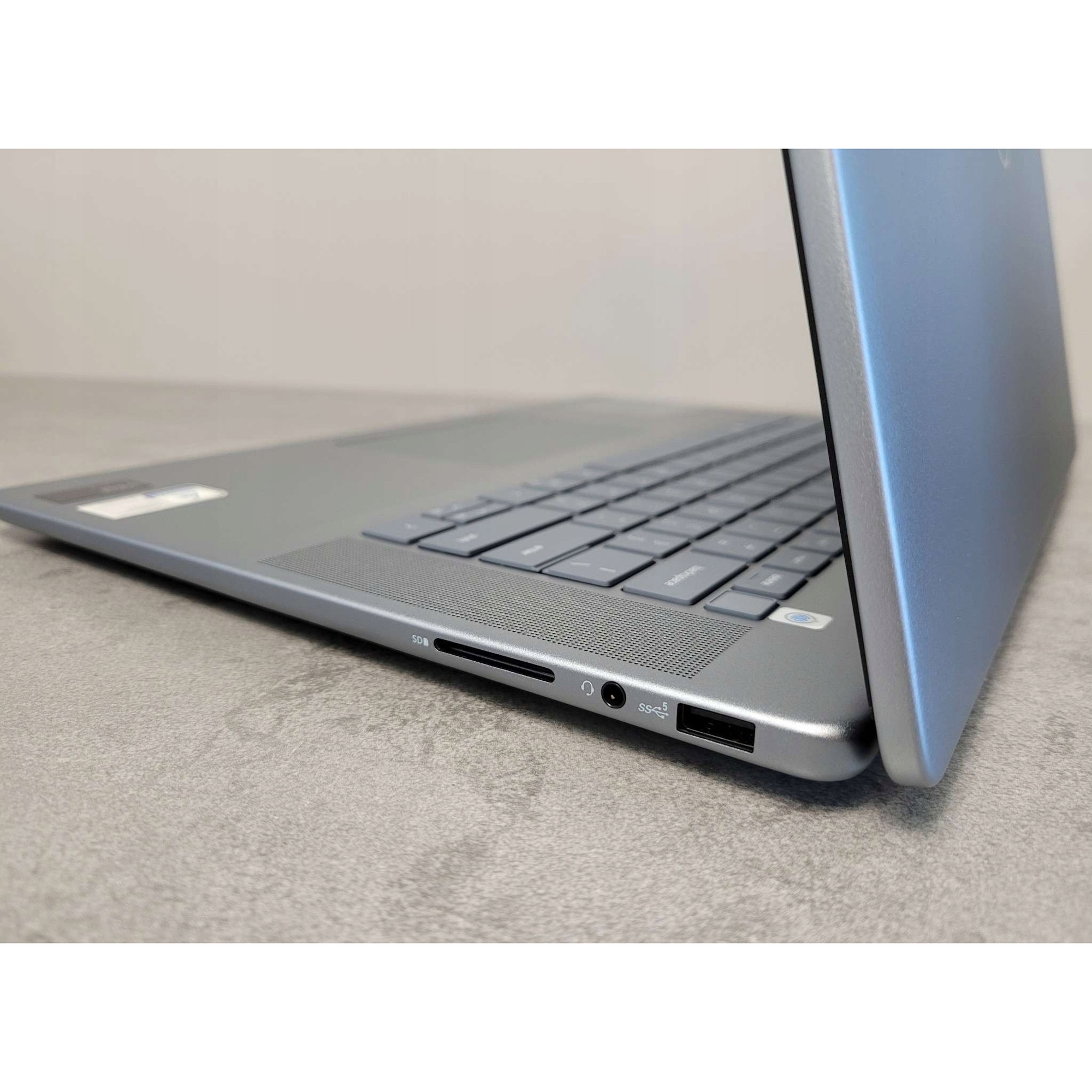Laptop Dell Inspiron 16 Plus, procesor Ultra 9 185H, 16GB RAM, 512GB SSD, FHD+ 16", touchscreen, 1.9 kg