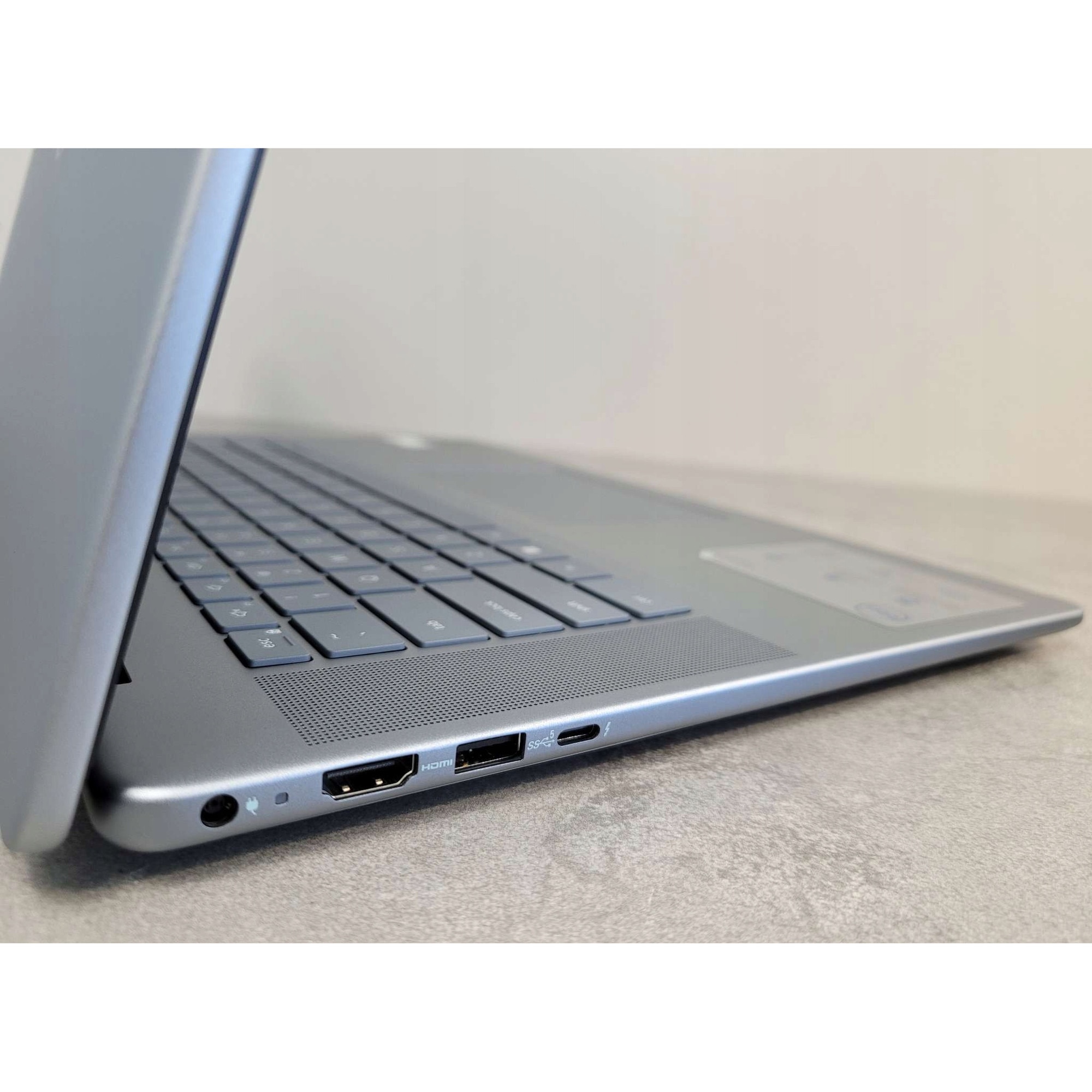 Laptop Dell Inspiron 16 Plus, procesor Ultra 9 185H, 16GB RAM, 512GB SSD, FHD+ 16", touchscreen, 1.9 kg