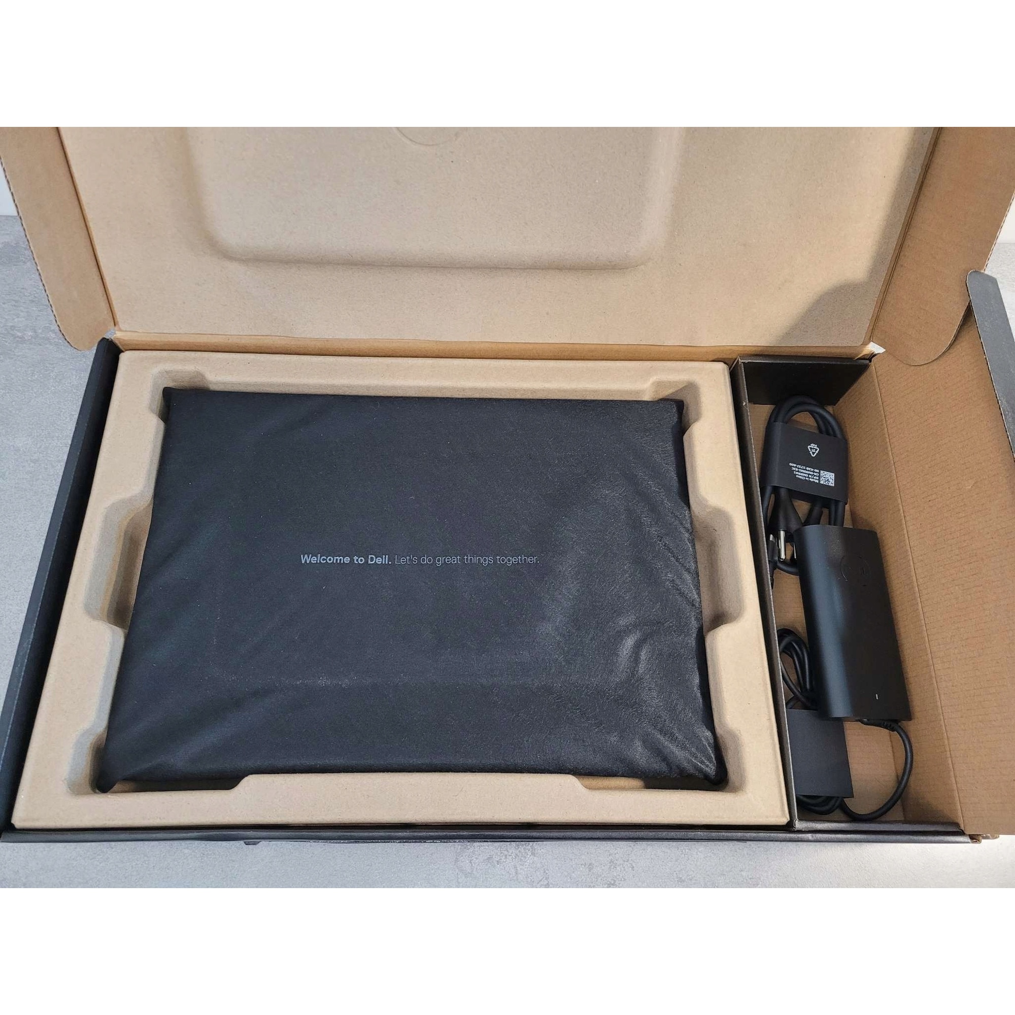 Laptop Dell Inspiron 16 Plus, procesor Ultra 9 185H, 16GB RAM, 512GB SSD, FHD+ 16", touchscreen, 1.9 kg