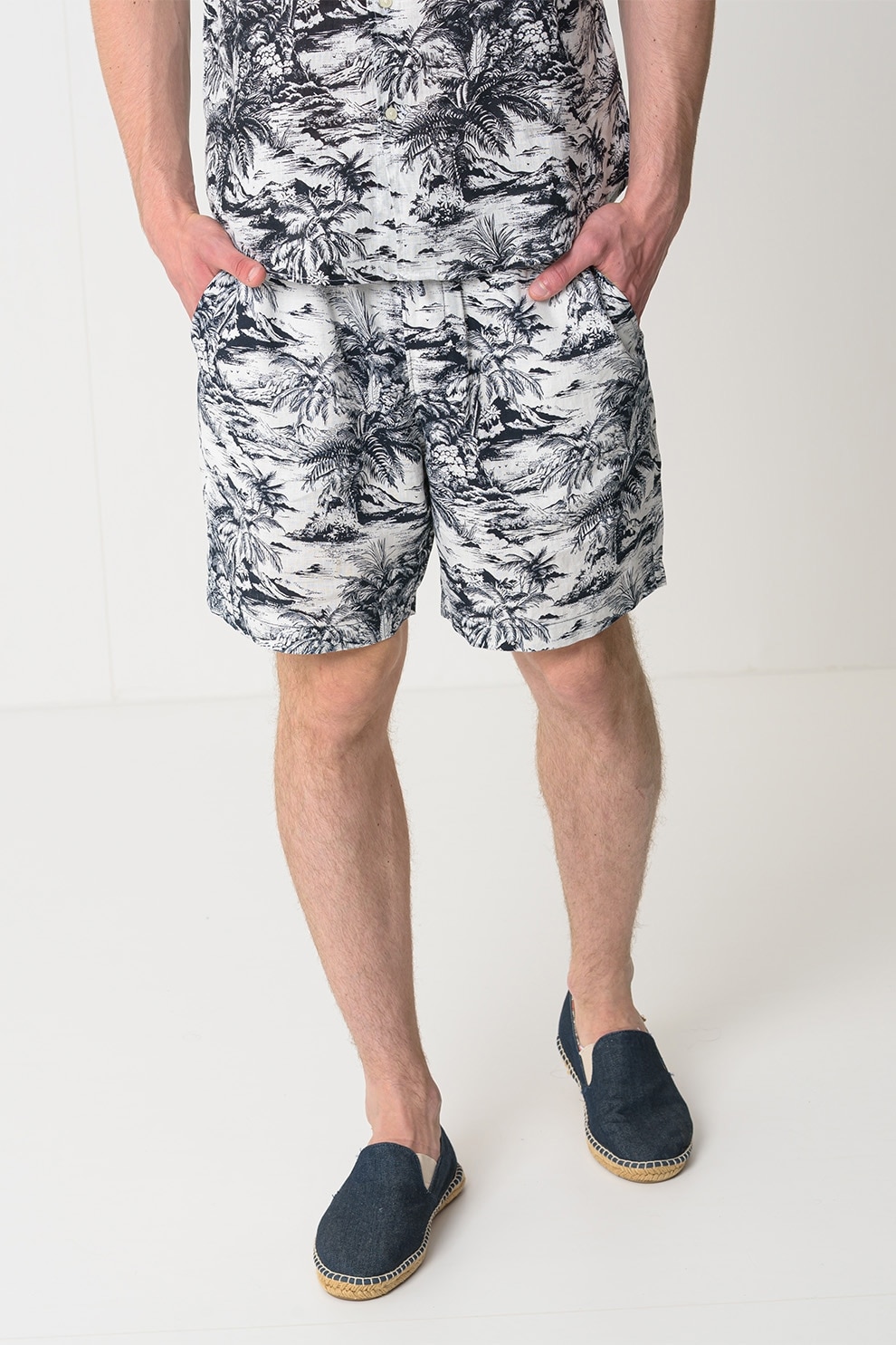 Tommy Hilfiger, Bermude de in Mercer, Alb murdar, Bleumarin, 32