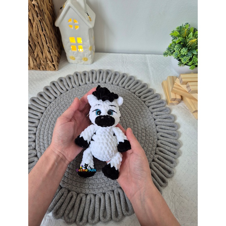 Zippy, micuta zebra crosetata – jucarie moale si adorabila, 16 cm