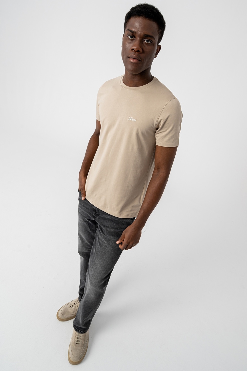 GUESS, Tricou slim fit cu decolteu la baza gatului, Maro nisip, M