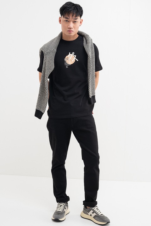 GUESS, Kerek nyakú póló mintával a hátoldalán, Fekete/Levendulakék/Narancssárga