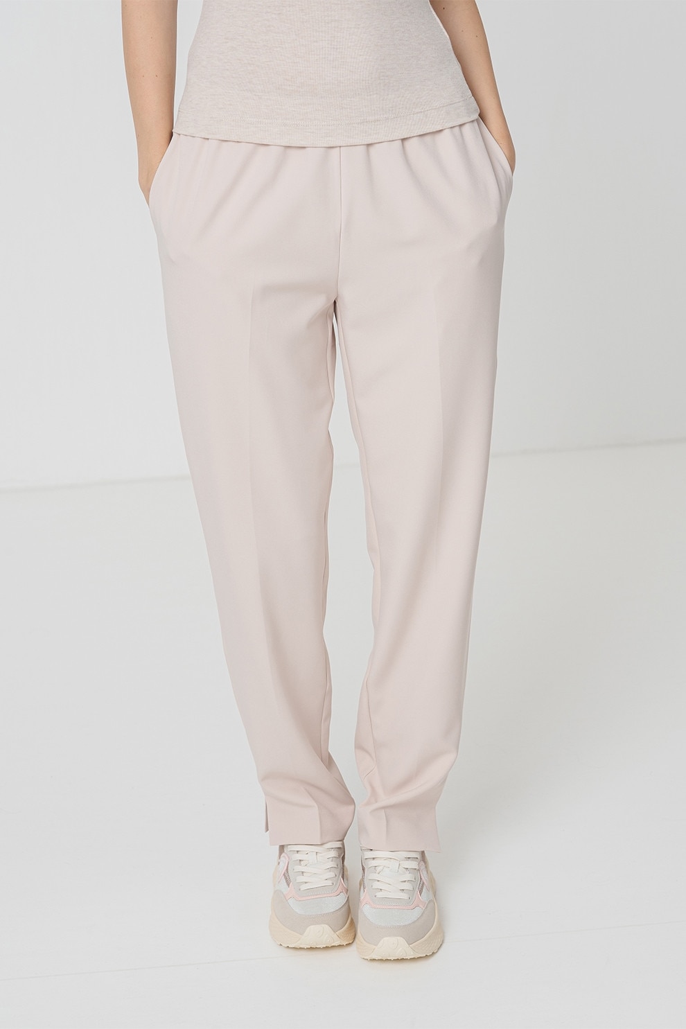 GUESS, Pantaloni conici cu talie elastica, Maro nisip, XS