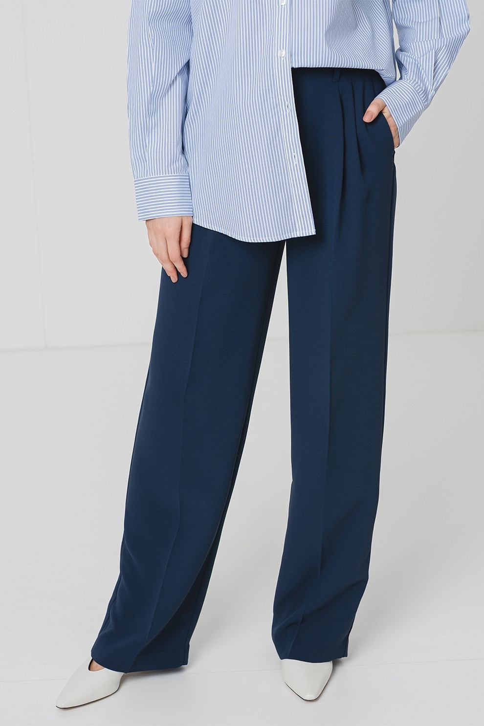 GUESS, Pantaloni drepti cu pliuri inversate, Bleumarin, M
