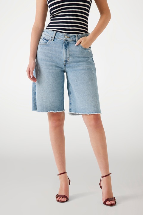 GUESS, Bermude din denim cu terminatii franjurate, Albastru deschis, 25