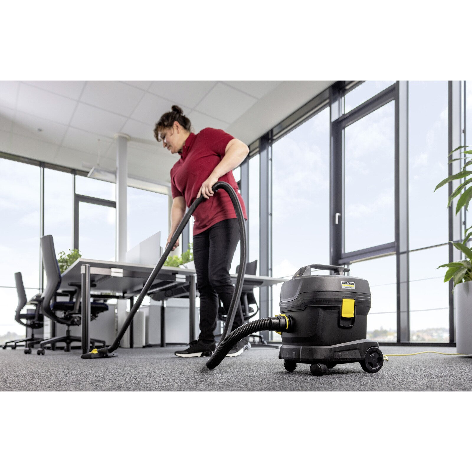 Aspirator profesional Karcher T 11/1 Classic , 2400 l/min, 850W, 12m, 4.2kg