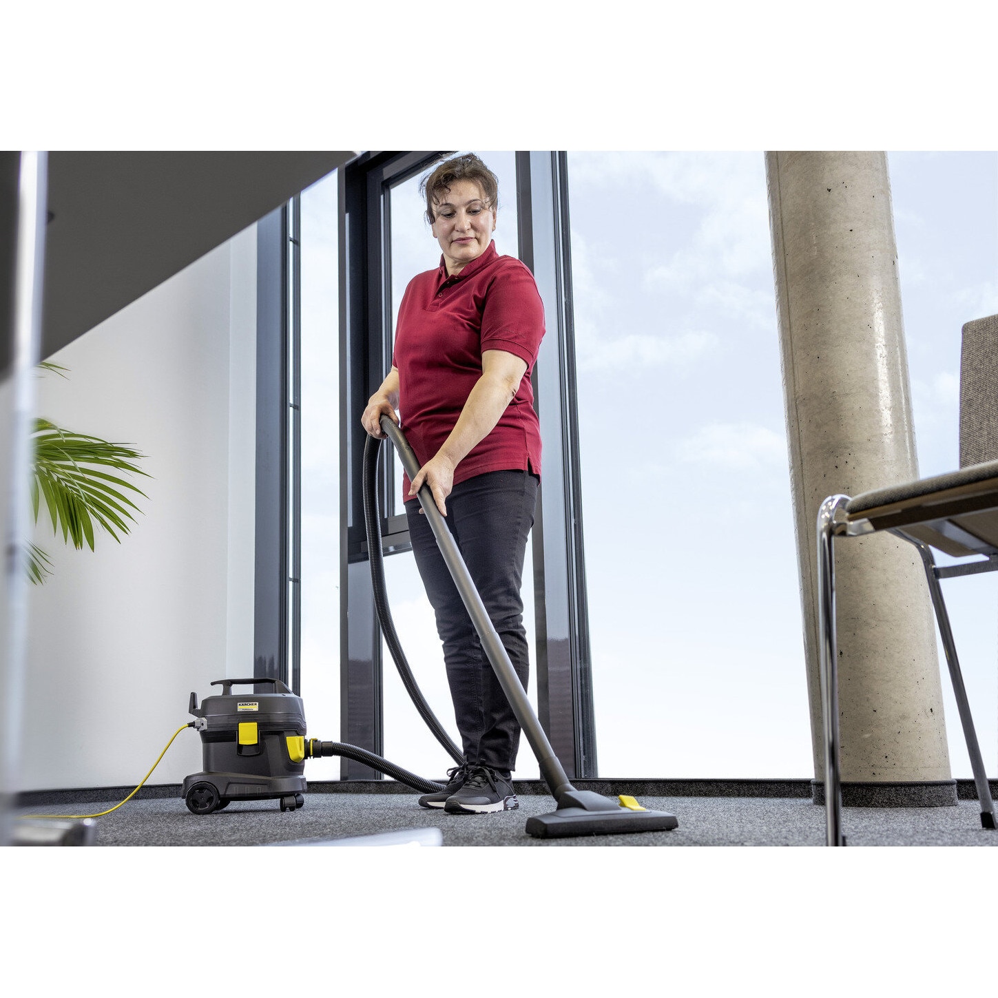 Aspirator profesional Karcher T 11/1 Classic , 2400 l/min, 850W, 12m, 4.2kg