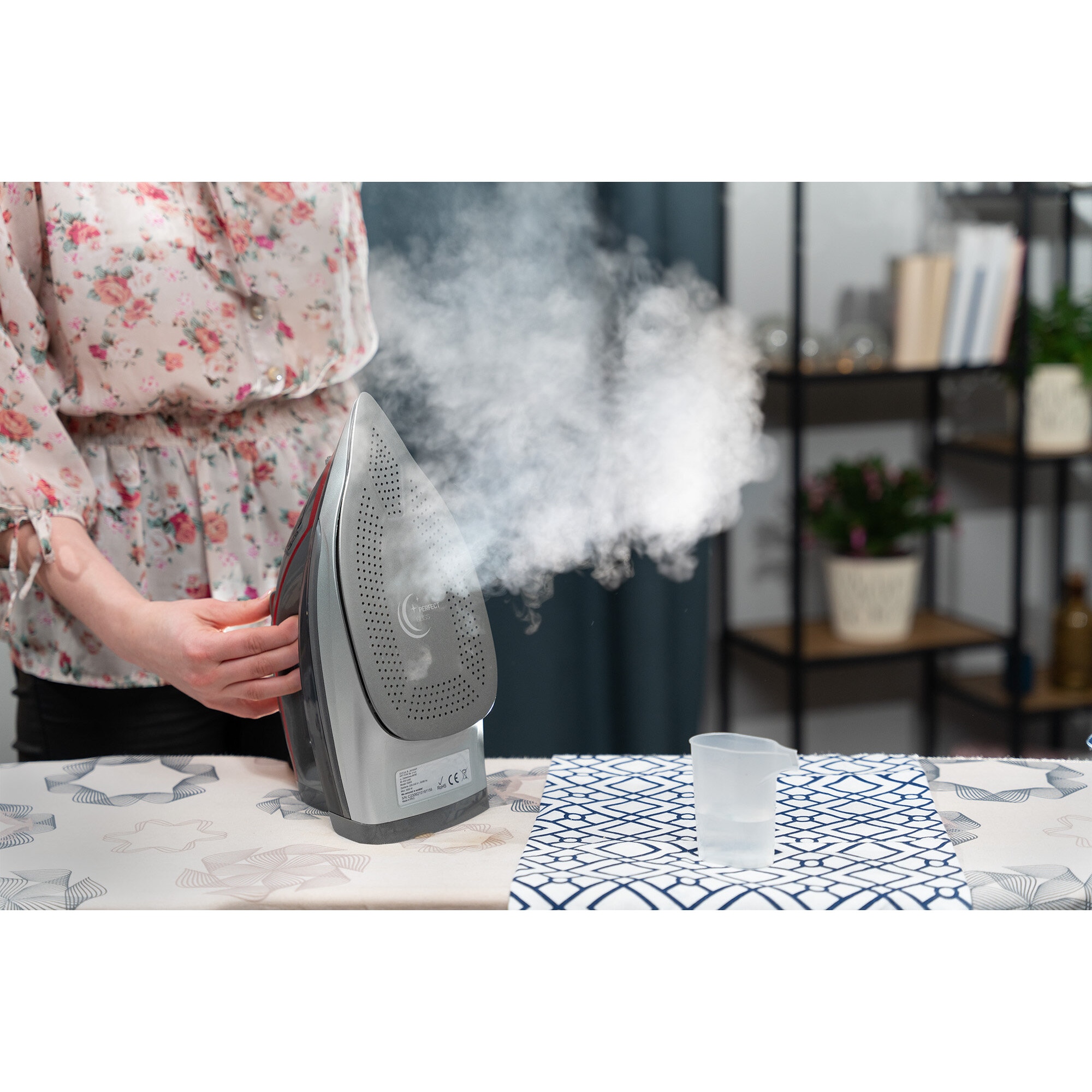 Fier de calcat GÖTZE & JENSEN IG850, 3000W, abur vertical, capacitate rezervor 400ml, gri