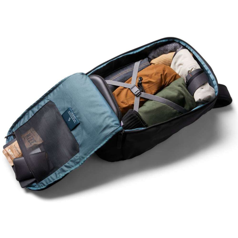 Rucsac urban Bellroy Transit Workpack Pro 22, pentru laptop 16", compact, negru