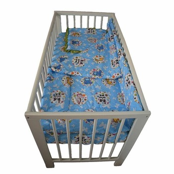 Lenjerie Patut Bebe NOVOKIDS™ din BUMBAC 100% , 3 Piese, Dimensiune Universala, PILOTA INCLUSA, Animalute, Albastru Lenjerie Patut Bebe NOVOKIDS™ din BUMBAC 100% , 3 Piese, Dimensiune Universala, PILOTA INCLUSA, Animalute, Albastru