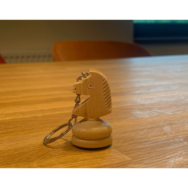 Fehér sakk ló kulcstartó, Sunrise Chess & Games, 43mm magas, 25mm átmérő, készlet elérhető