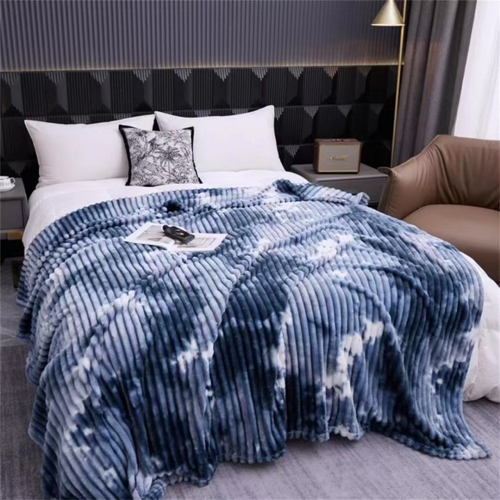 Patura pufoasa cocolino degrade 200 x 230 cm pentru pat dublu, ZUBI HOME, Material gros, superior, Albastru