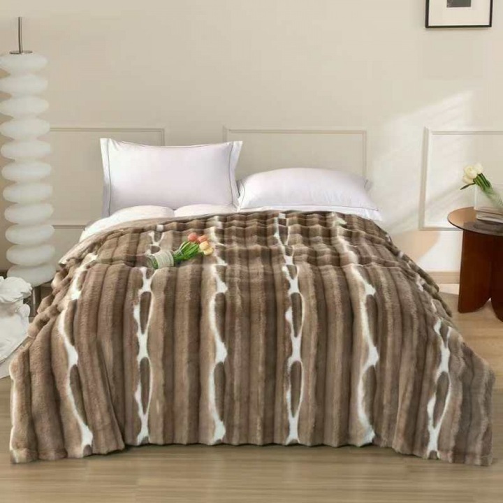Patura pufoasa pentru pat dublu, blanita de iepure, 200 x 230 cm, ZUBI HOME, Maro