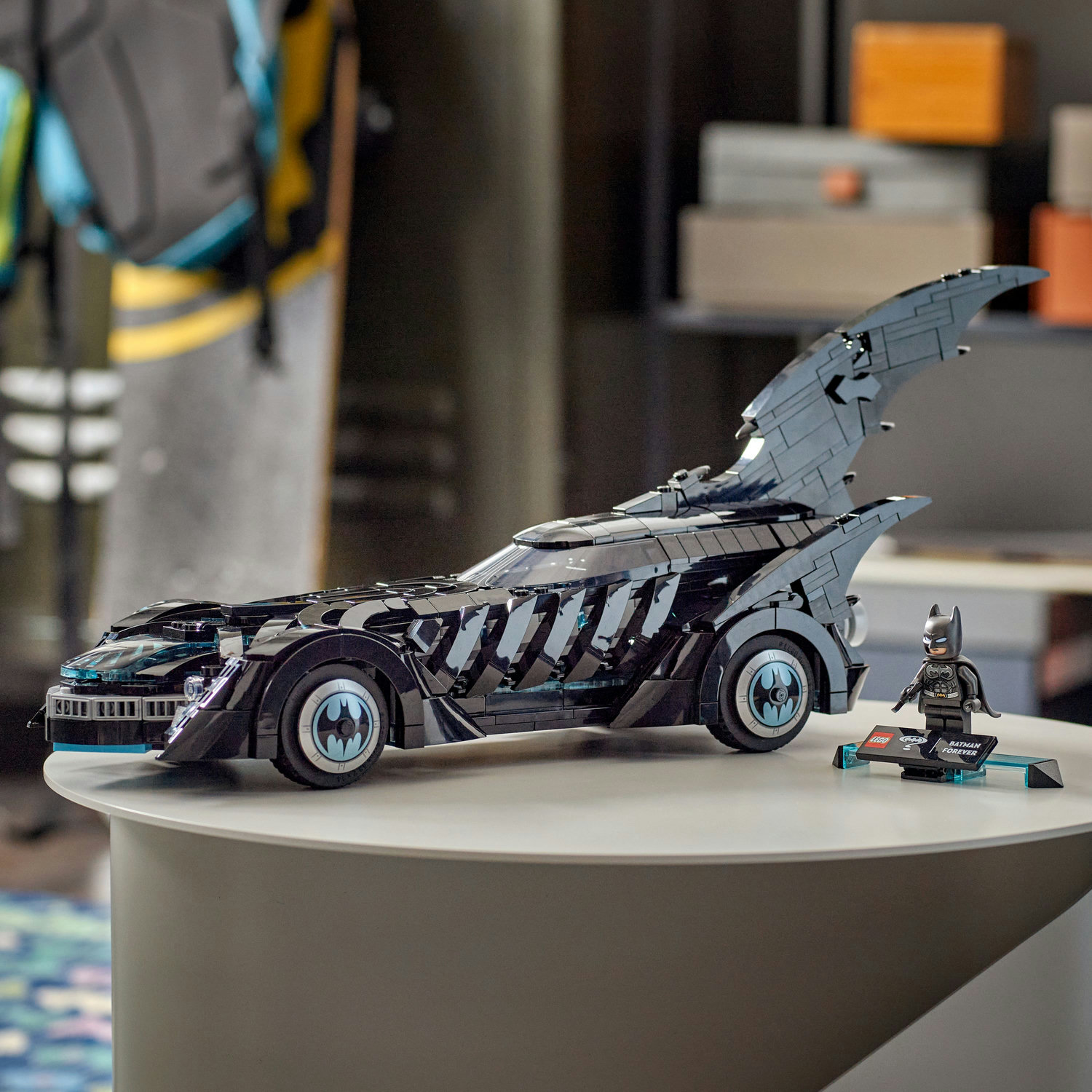 LEGO® DC - Batmobilul din Batman Forever™ 76304, 909 piese - eMAG.ro