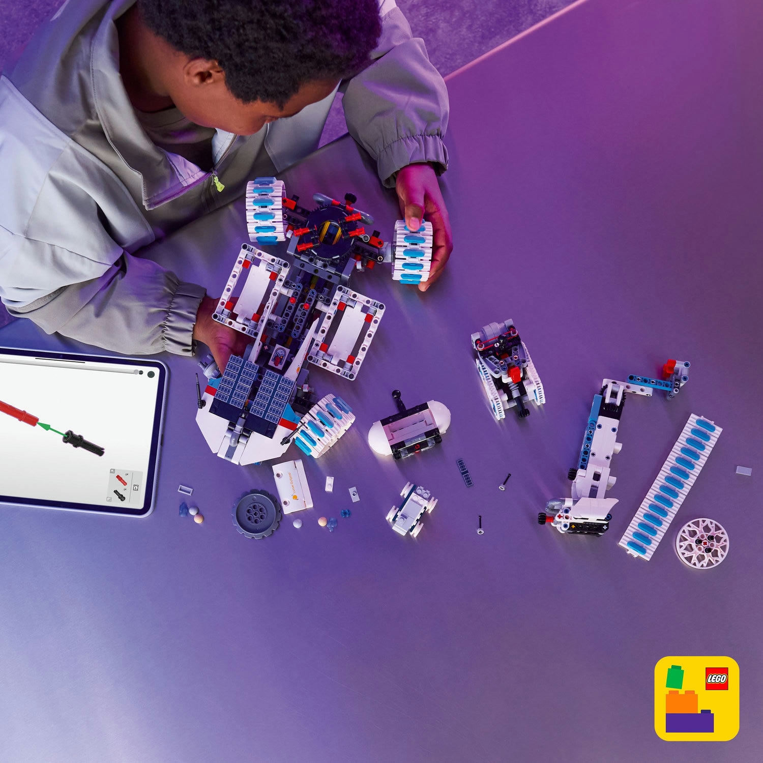 LEGO® Technic - Vehicul spatial Rover Lunar Outpost™ 42211, 1082