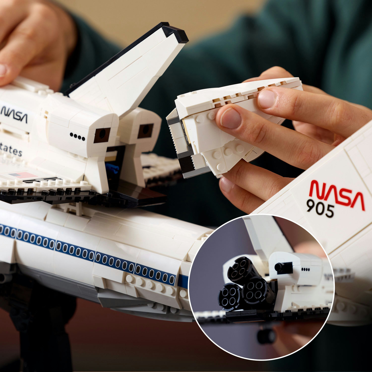 LEGO® Icons - Aeronava de transport de navete 10360, 2417 piese